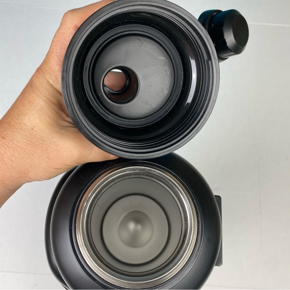 Manna Titan Gallon Bottle Water Jug 135 Ounce Black Stainless Vacuum Sealed - Picture 10 of 11